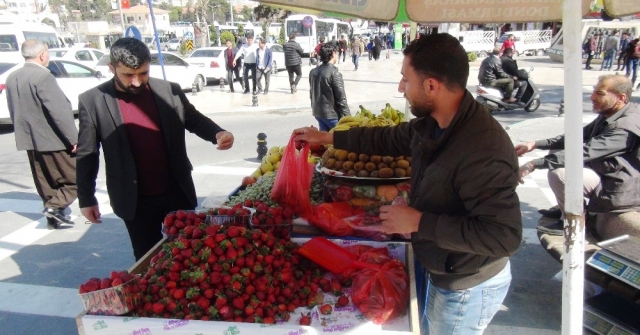 Şanlıurfada Badem Tezgahlardaki Yerini Aldı