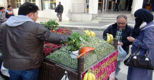 Şanlıurfada Badem Tezgahlardaki Yerini Aldı