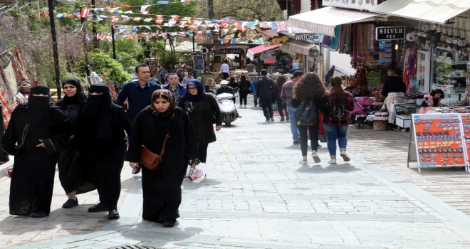 Kaleiçinde Turist Var Alışveriş Yok